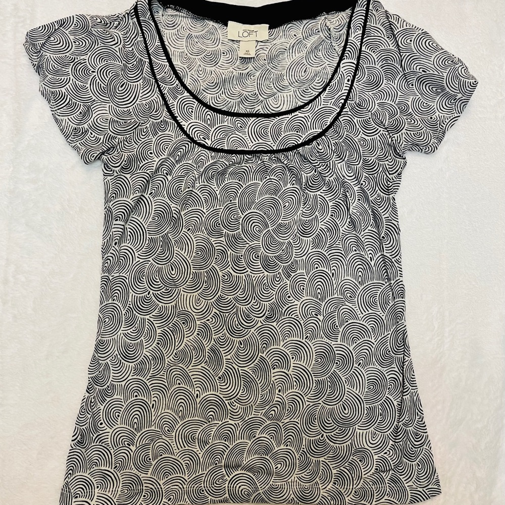 Anne Taylor Loft shirt sleeved shirt.